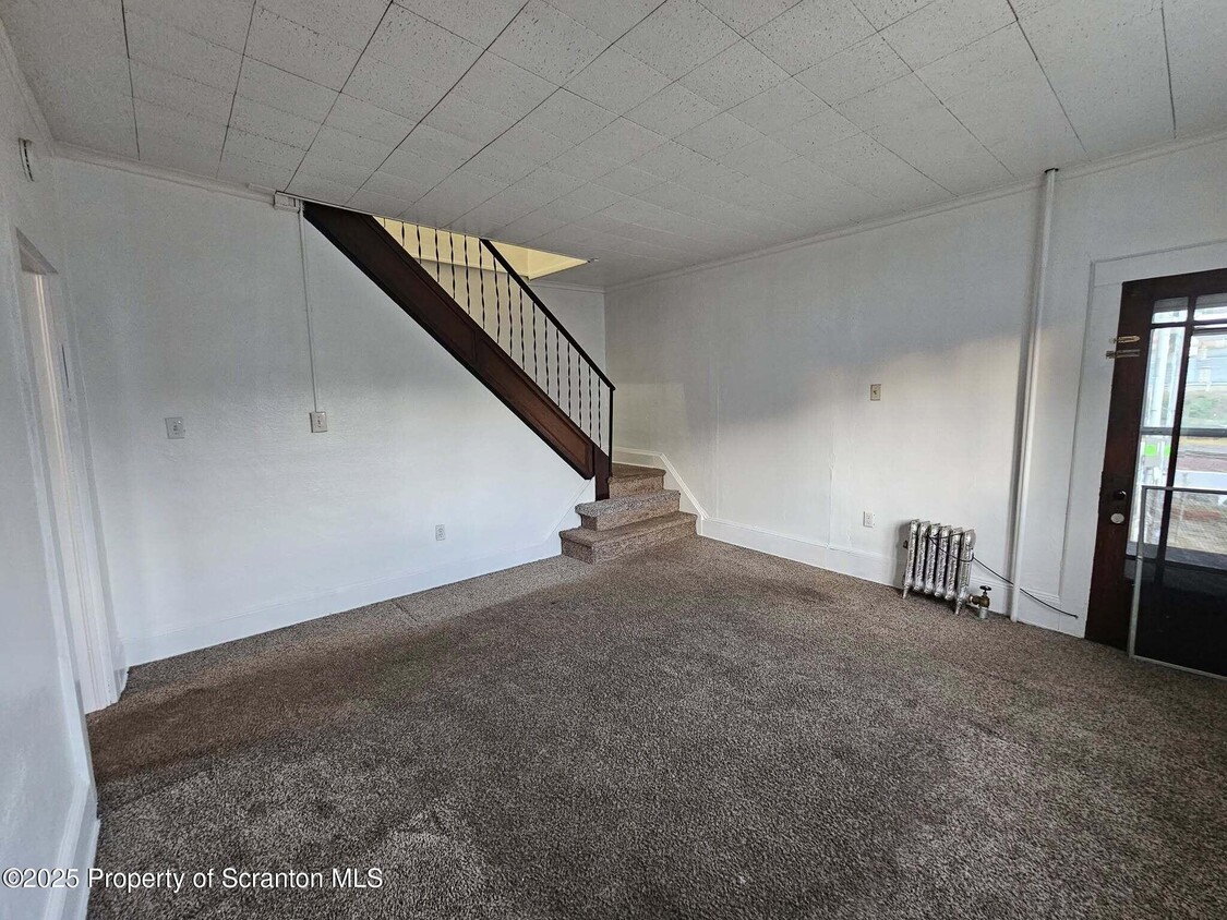 Primary Photo - 423 E Lackawanna Ave