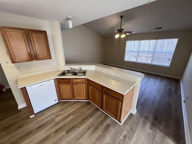 Building Photo - 204 Hawkridge Pl