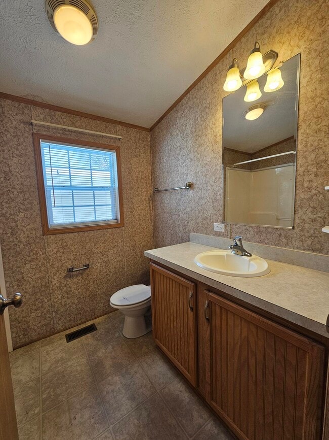 Building Photo - 6 Evergreen Ln