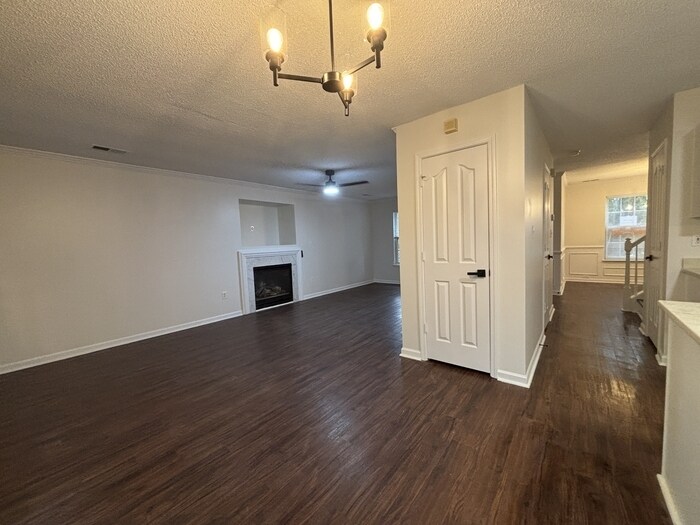 Foto principal - Newly Renovated 3 BR 2.5 Bath home in Oak ...