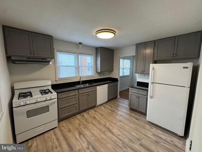 Building Photo - 6121 Quebec Pl