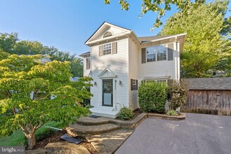 10004 Georgian Woods Ct