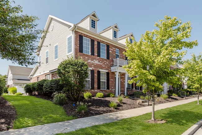 Building Photo - Beautiful brick townhome in Fishers’ Hannover