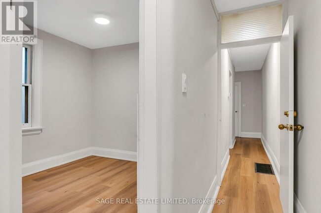 Building Photo - 633 St Clair Ave W