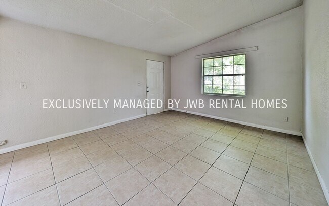 Foto del edificio - 2111 Yulee St