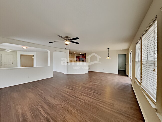 Foto del edificio - 7100 Avery Rd