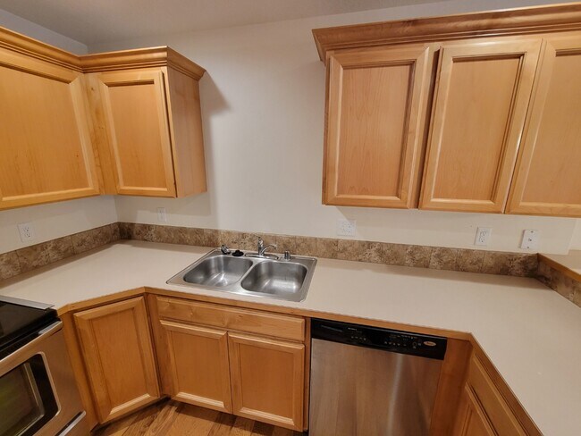 Foto del edificio - Charming 3-Bedroom, 2.5-Bath Townhome in Peaceful Neighborhood!