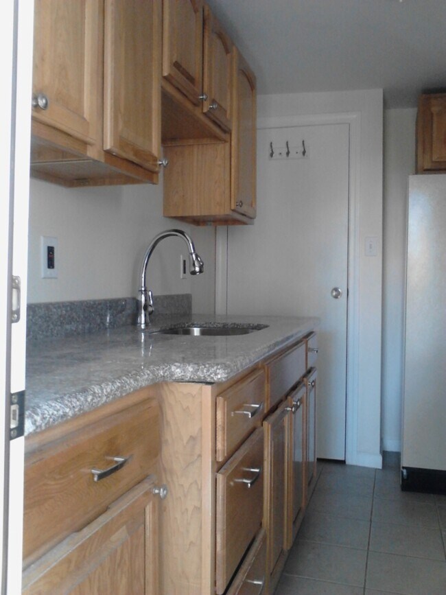 Foto del edificio - Cozy 2 Bedroom Semi-Attached Home on Quiet...