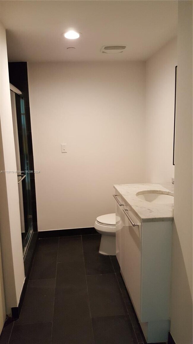 Building Photo - 900 Biscayne