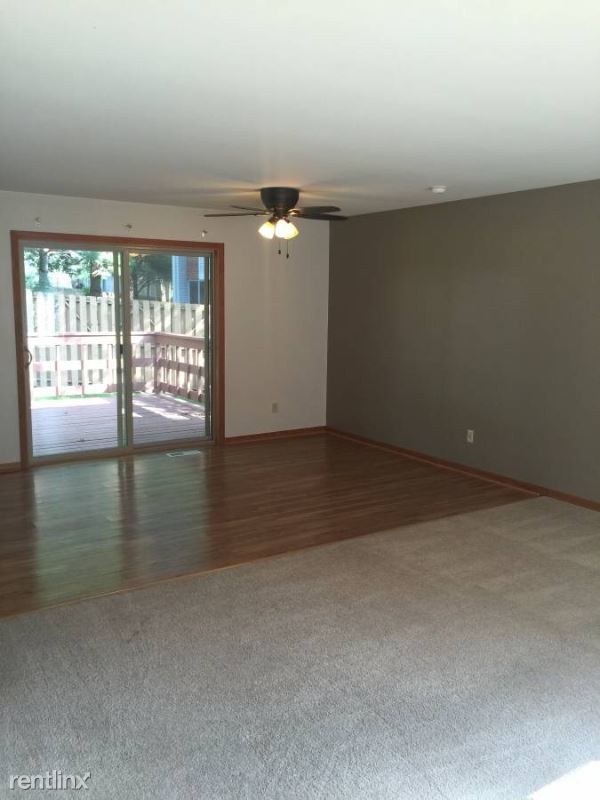Building Photo - 3 br, 1.5 bath Townhome - 3053 Greenway Tr