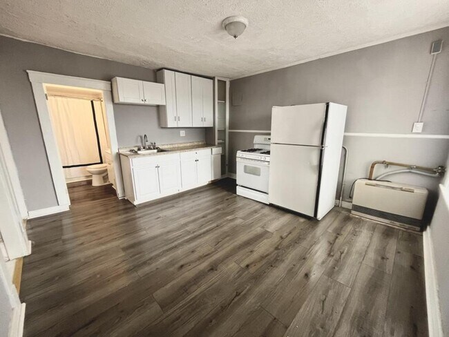 Building Photo - 109 Birch St. Unit 4