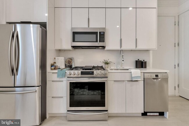 Foto del edificio - 3527 14th St NW