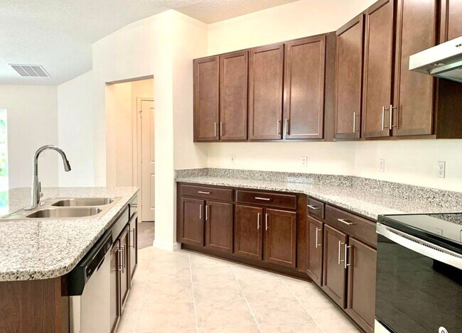 Building Photo - Beautiful 4 Bed 2 Bath Charmer For Rent! A...