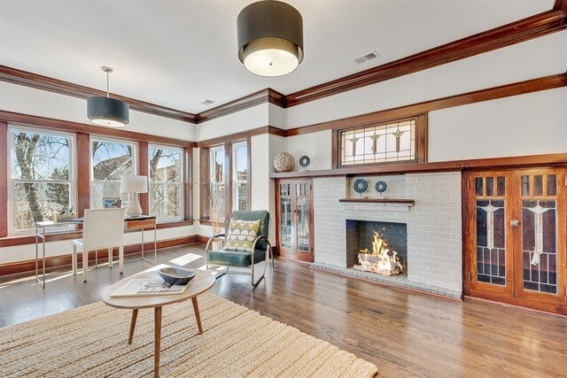 Primary Photo - 2434 N Avers Ave