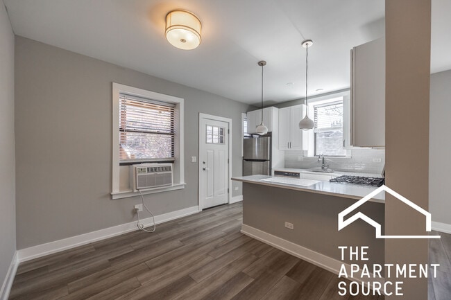 Building Photo - 3937 N Janssen Ave