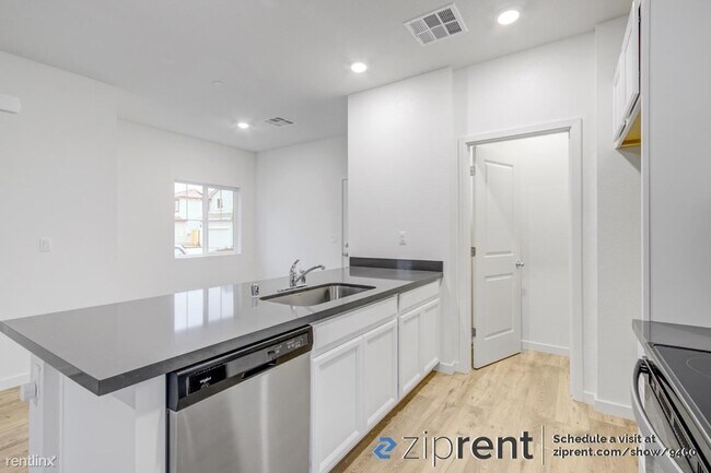 Foto del edificio - 3 br, 2 bath House - 5208 Cumberland Dr, R...