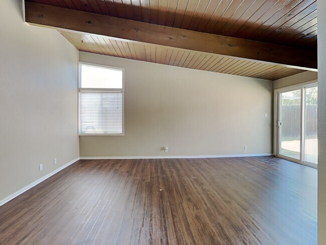 Building Photo - 1704 Manor Cir
