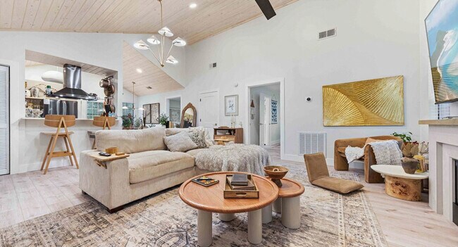 Building Photo - 33 Santana Dr