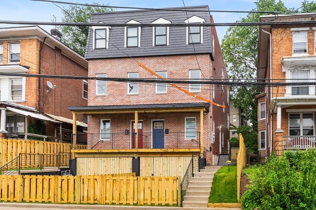 Building Photo - 442 W Queen Ln