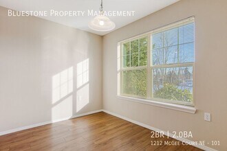 Building Photo - 1212 Mcgee Ct NE