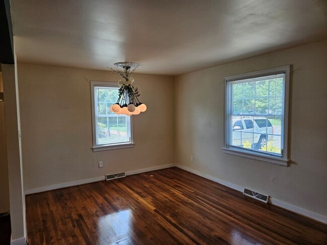 Building Photo - Available Now! 3BR/2BA Home In West End - ...