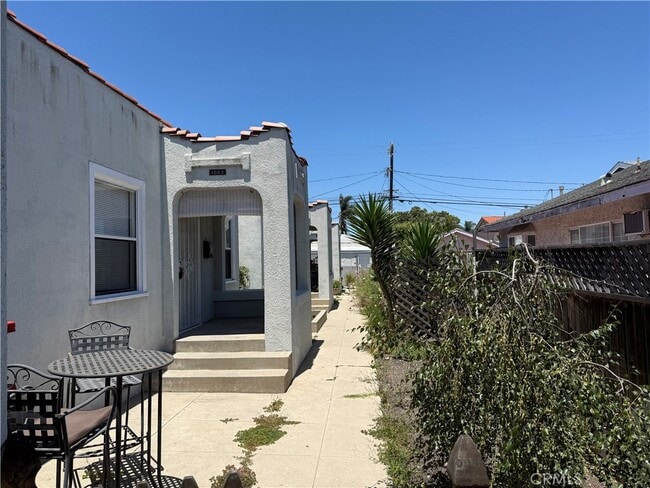 Building Photo - 1062 W 24th St