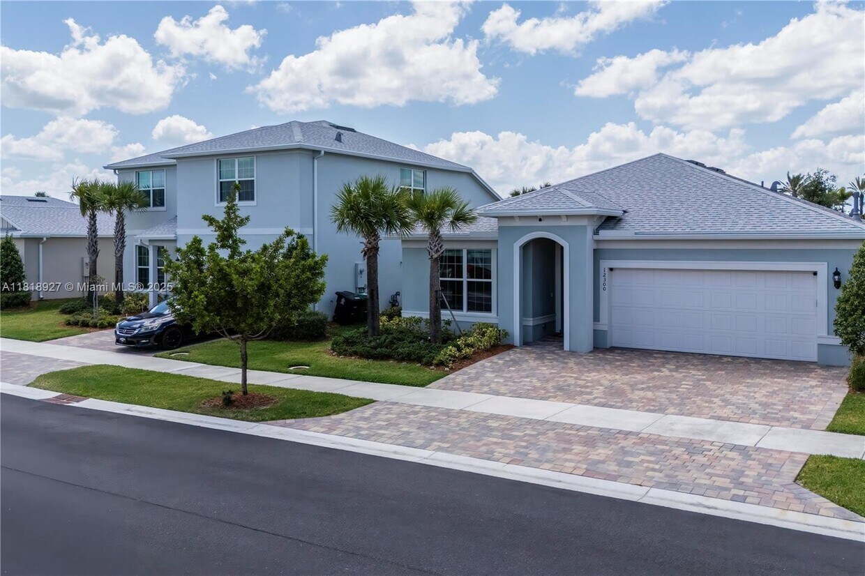 Foto principal - 12300 SW Myrtle Oak Dr