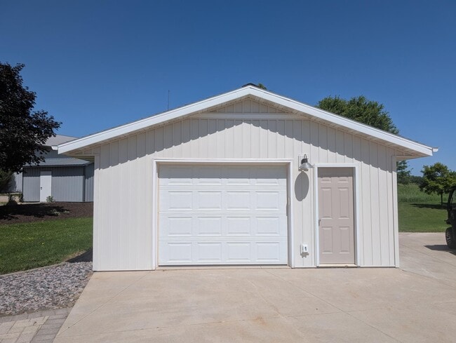 Building Photo - W2629 Kramer Rd