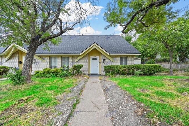 Foto del edificio - Wonderful 3/2.5 Duplex in Dallas (75224)!