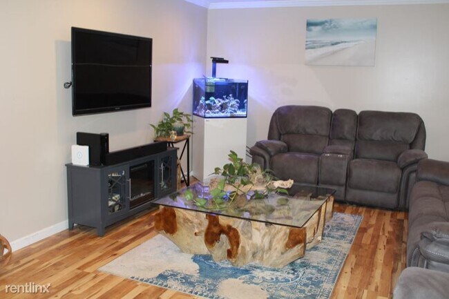 Foto del edificio - 3 br, 2 bath House - 1909 Jamestown Rd
