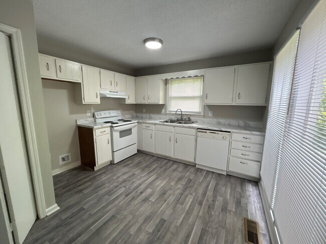 Foto del edificio - 45 Woodmont Dr