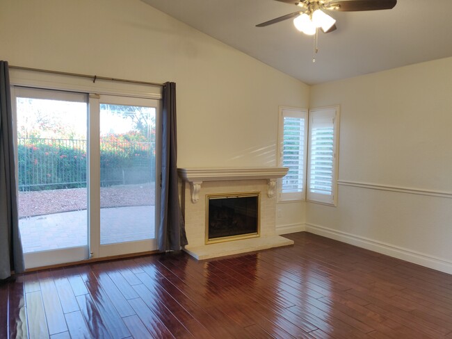 Family Room - 3124 Oakview Ln