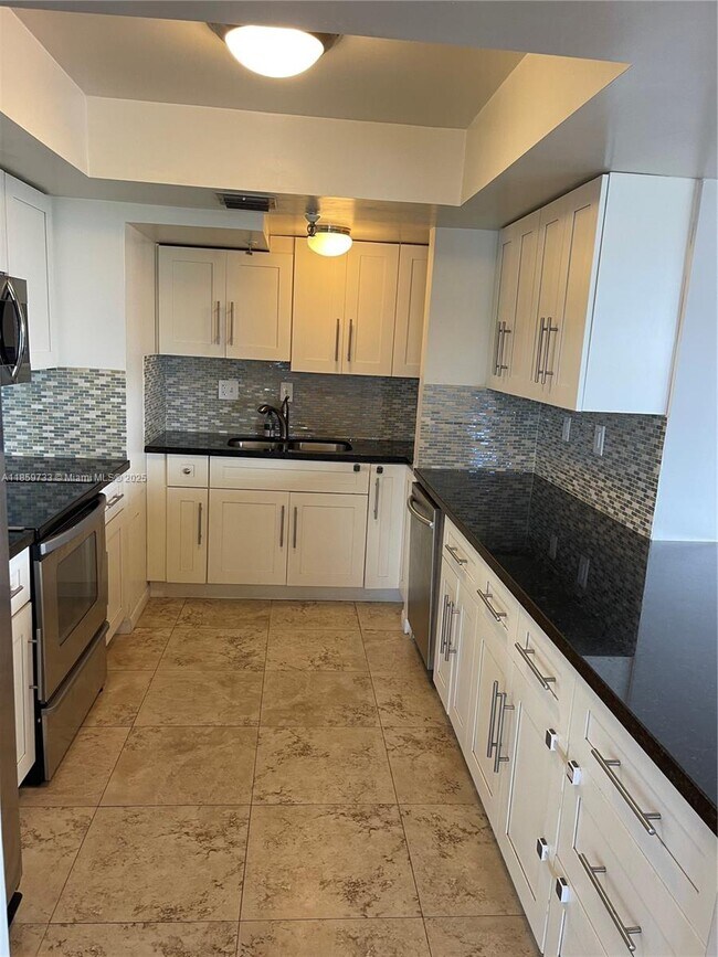 Foto del edificio - 720 Coral Way