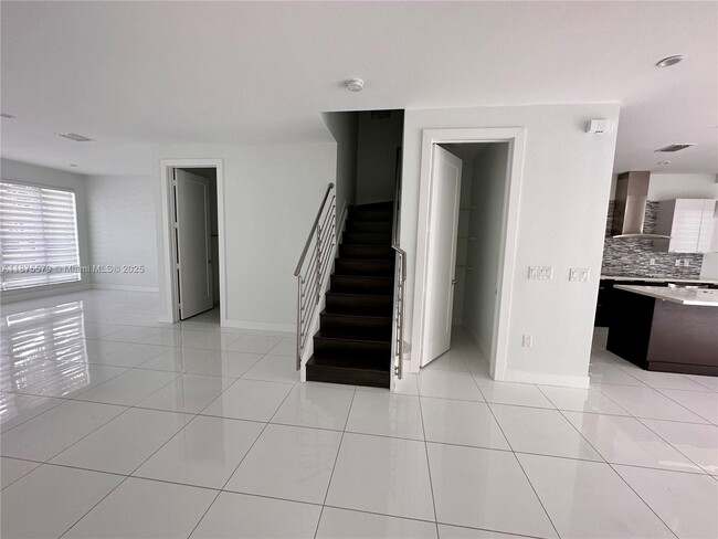 Foto del edificio - 6420 NW 104th Path