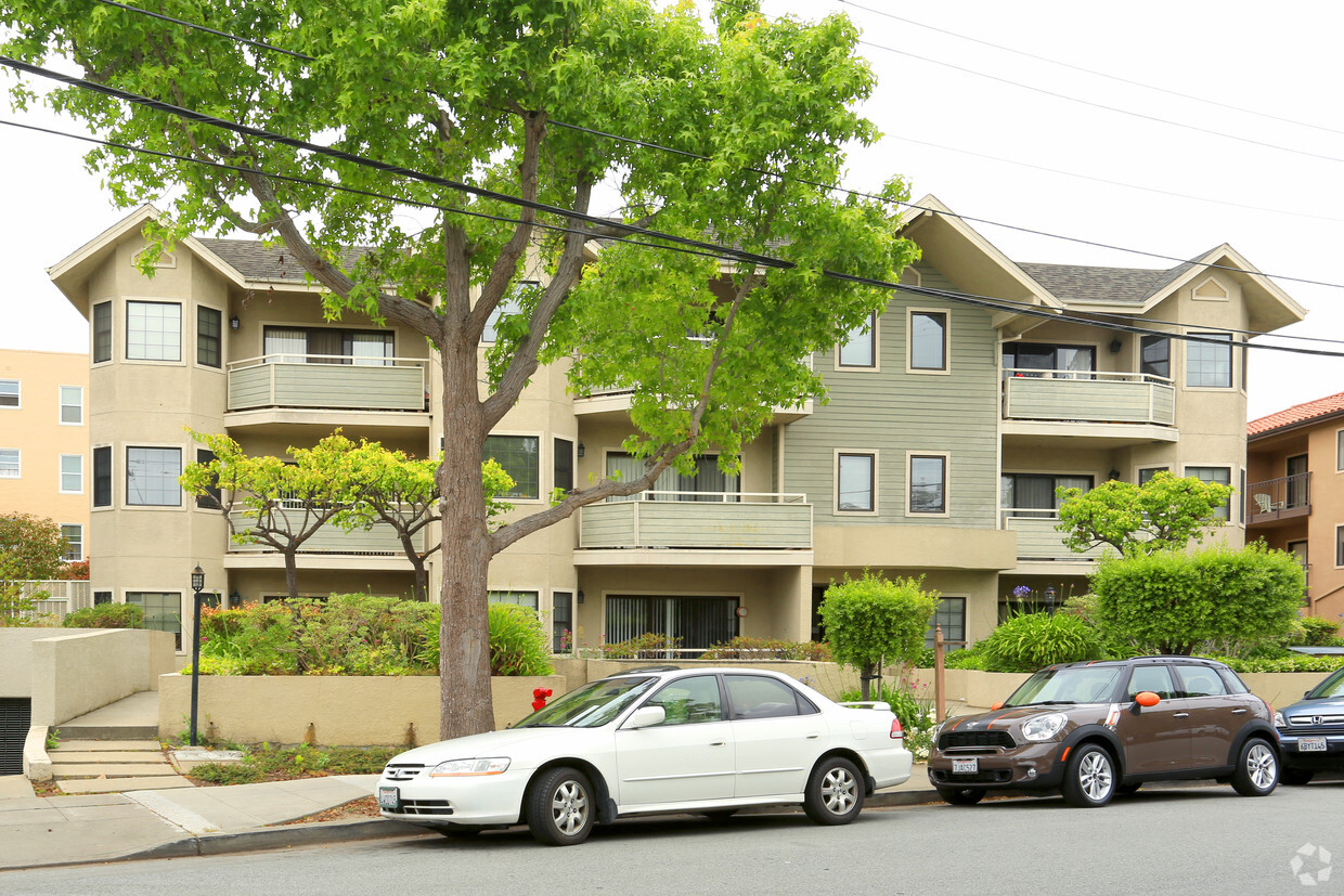 Foto principal - 615 Ansel Rd
