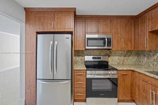 Foto del edificio - 2851 NE 183rd St