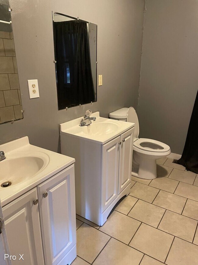 Building Photo - 4 br, 1 bath House - 501 E Washington
