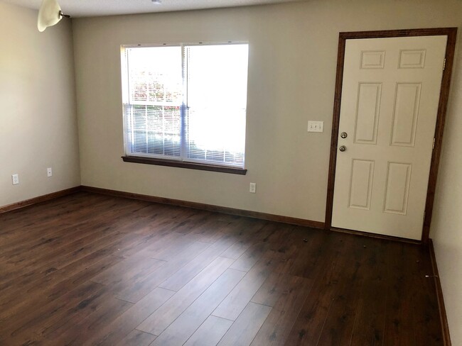 Foto del edificio - 2 Bed Single Level Duplex in Blue Springs