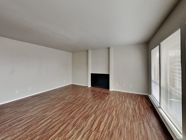 Building Photo - 5618 Boca Raton Blvd