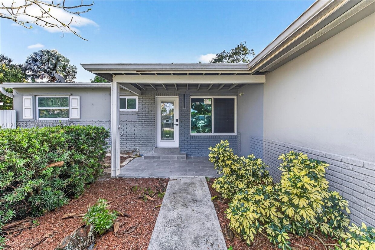 Foto principal - 3130 SW 16th St