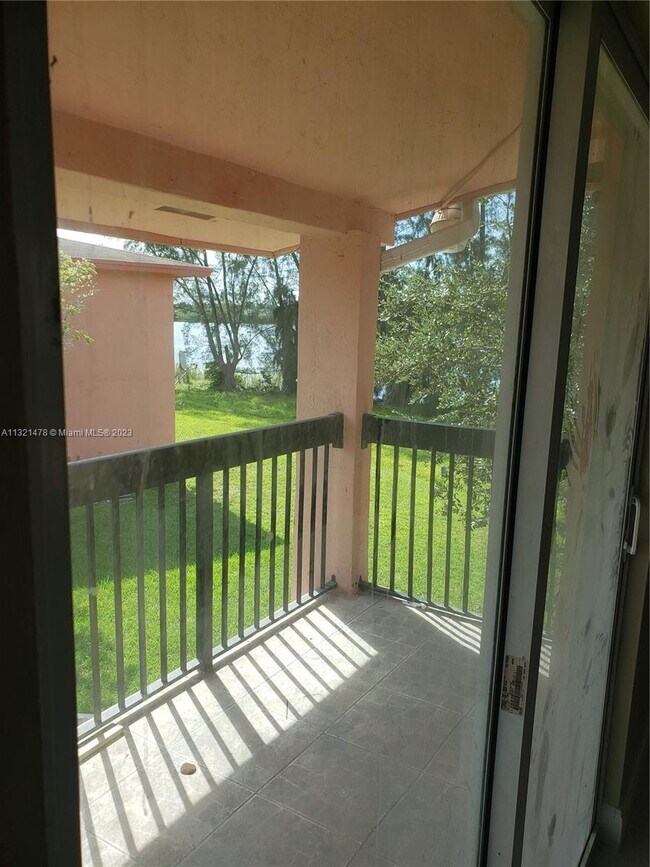 Foto del edificio - 1930 NW 119th St