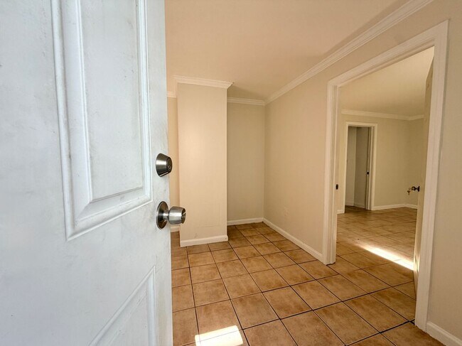 Building Photo - 44 Prest St