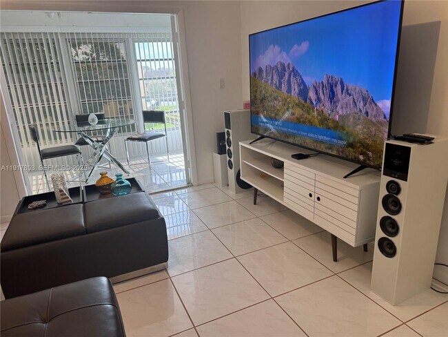 Foto del edificio - 6050 NW 64th Ave