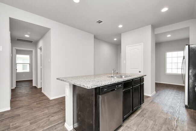 Foto del edificio - 9878 Laurel Lake Dr