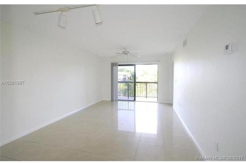 Foto del edificio - 9844 Nob Hill Ln