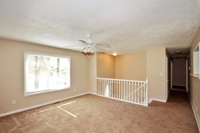 Building Photo - 5342 Memorial Ln
