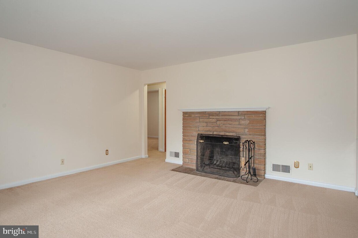Primary Photo - 5950 Clames Dr
