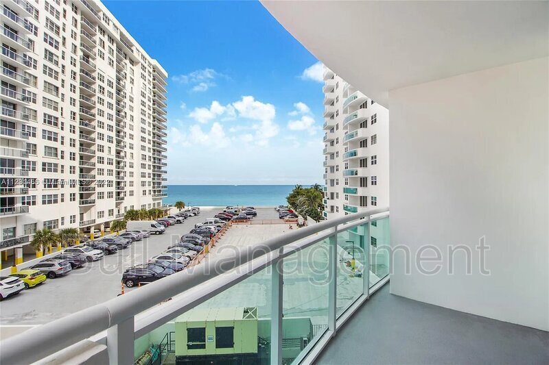 Primary Photo - 3001 S Ocean Dr
