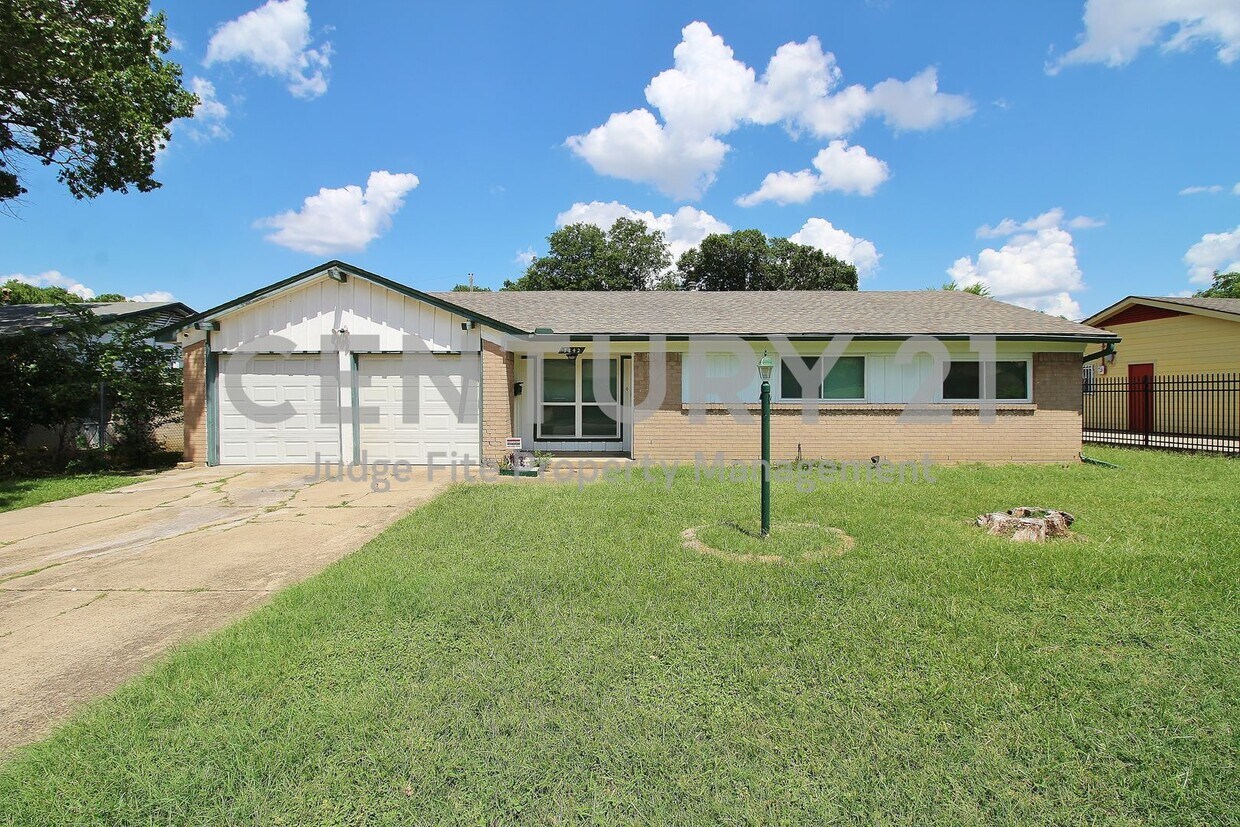 Primary Photo - Lovely 3/2/2 in Dallas Ready for Immediate...