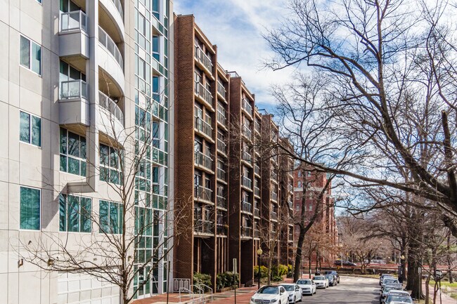 Building Photo - 1001 26th St NW